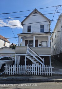 Building Photo - 109 Logan St