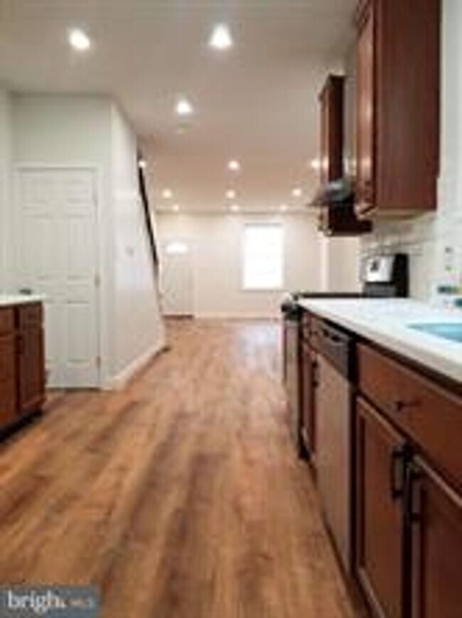 Building Photo - 3739 Midvale Ave