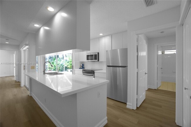 Building Photo - 9189 Sun Terrace Cir