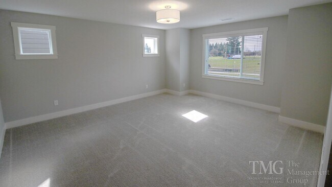 Building Photo - Beautiful 3BD Home in Orchards with Modern, Thoughtful Finishes & a Fenced Yard!