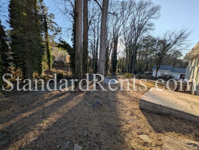 Building Photo - 129 Long Dr SW