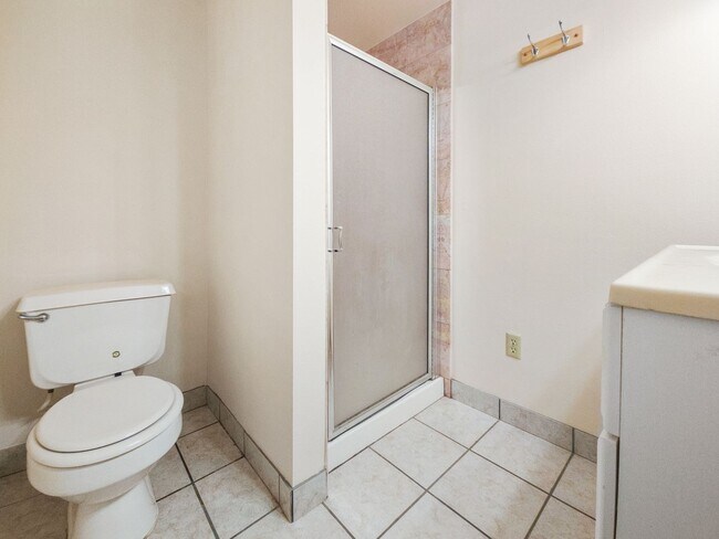 Building Photo - 7711 SE 39th St