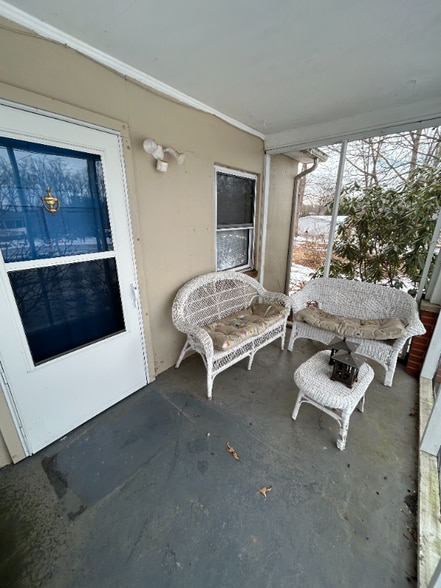 Building Photo - 715 Tabor Rd