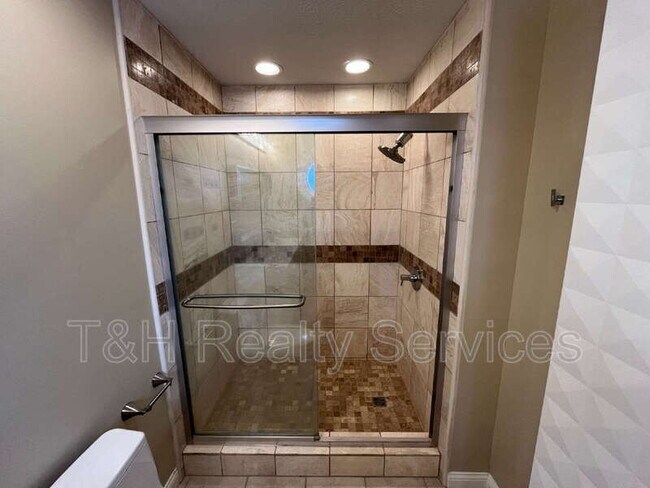 Building Photo - 2059 Ruckle St