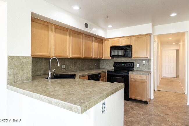 Building Photo - 10080 E Mountainview Lake Dr