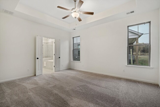 Building Photo - 300 Maple St