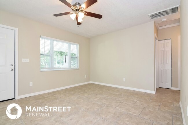 Building Photo - 3409 W Paxton Ave