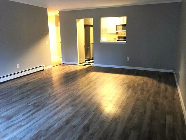 Building Photo - 13 Strawberry Bank Rd