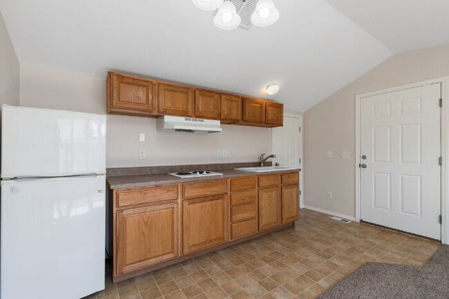 Building Photo - Studio. $810 Rent includes utilities. Oct ...