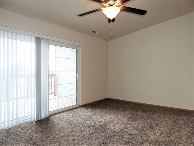 Building Photo - $1,200 | 2 Bedroom, 2 Bathroom 3rd Floor C...