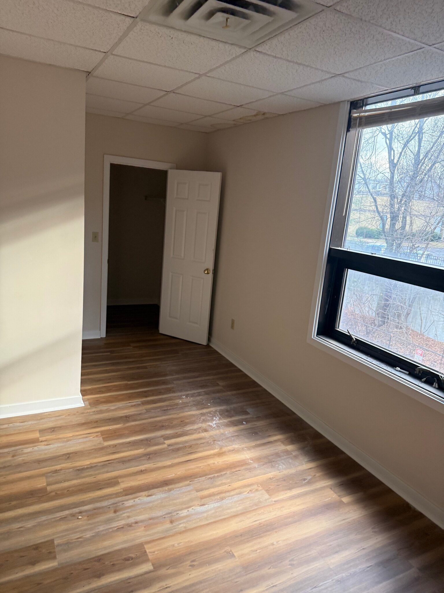 Building Photo - 100 Center St