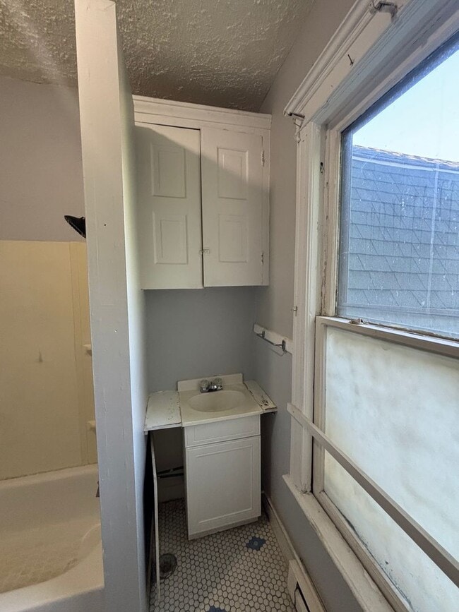 Building Photo - 1423 Summit St