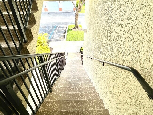 Building Photo - 9833 Baywinds Blvd