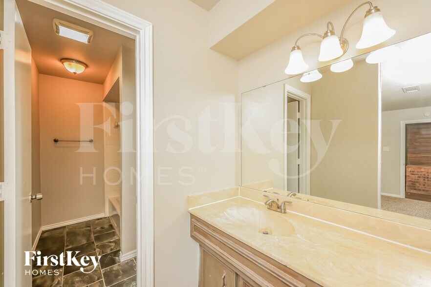 Building Photo - 7314 Harvest Hill Dr