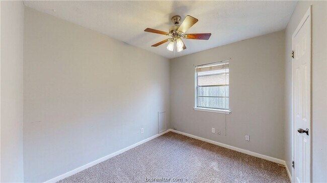 Building Photo - 1107 Braeswood Dr