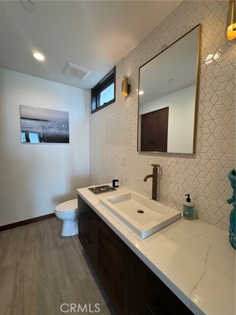 Building Photo - 1120 Palm Dr