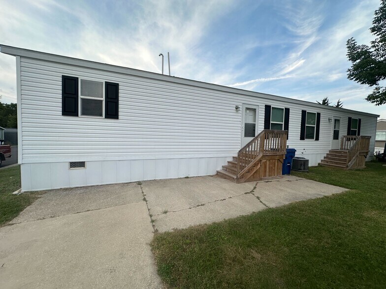 Building Photo - 76 E U.S. Hwy 6