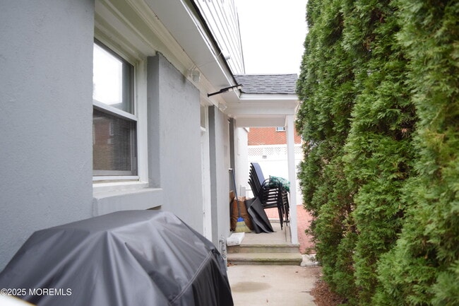 Building Photo - 52 Dunbar Ave