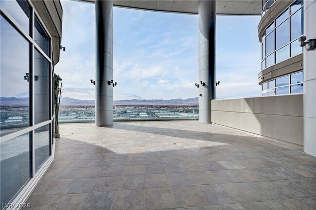 Building Photo - 4525 Dean Martin Dr