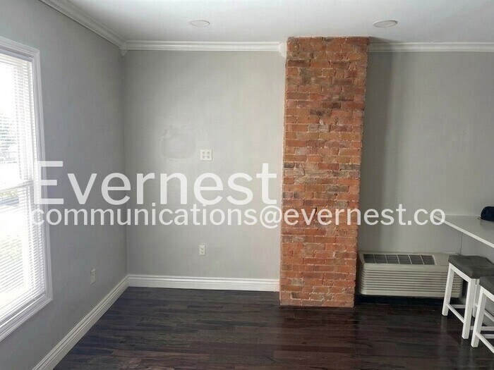 Building Photo - 112 Hanford St