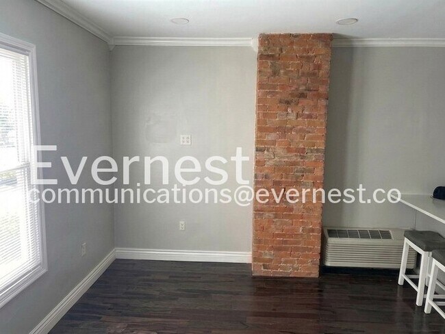 Building Photo - 112 Hanford St