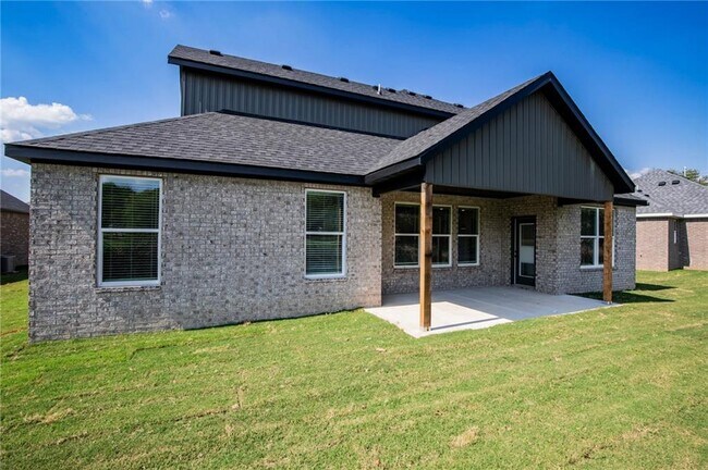 Building Photo - 104 White Oak St