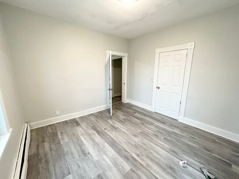 Building Photo - 8 Oakland St