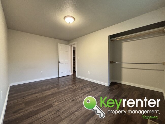 Building Photo - Shared Split level 3 Bed 2 Bath Upstairs Unit with Modern Upgrades Close to JBLM!