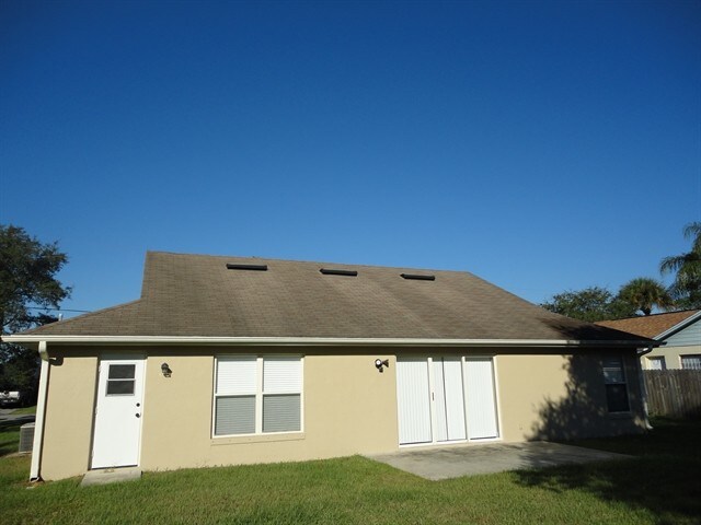 Building Photo - 6785 Bermuda Ave