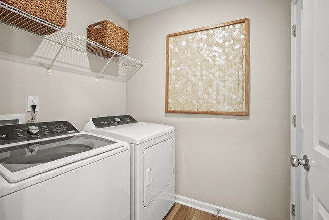 Building Photo - 12004 Oak St