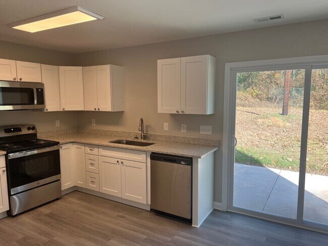 Building Photo - 507 E Mills Dr