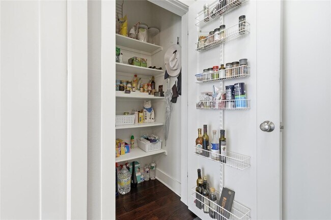 Building Photo - 908 Nueces St