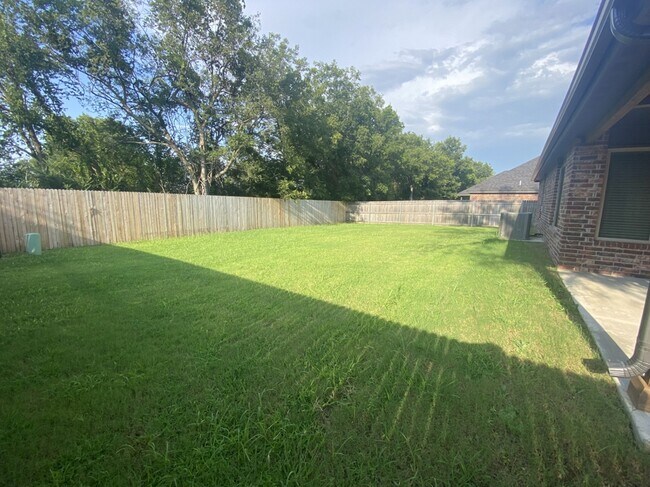 Building Photo - 745 E 139th Pl N