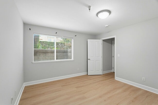 Building Photo - Downtown Mountain View 3 Bedroom 3.5 Bathr...
