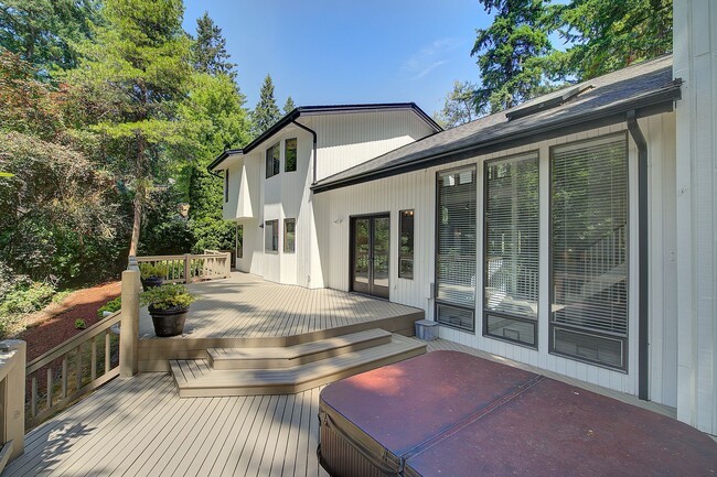 Building Photo - 5Bd/2.5Ba Kirkland Home