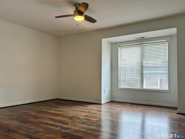 Building Photo - 174 Stonefield Dr