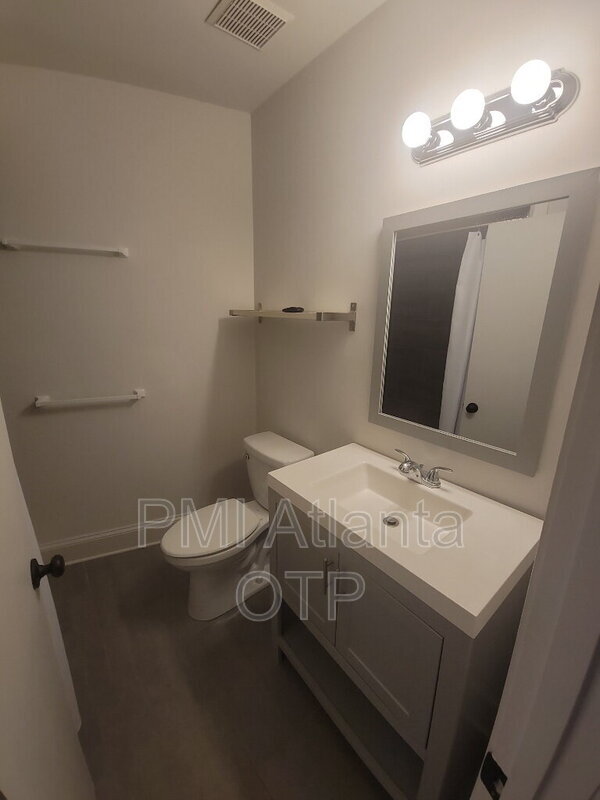 Building Photo - 1952 Wellbourne Dr NE