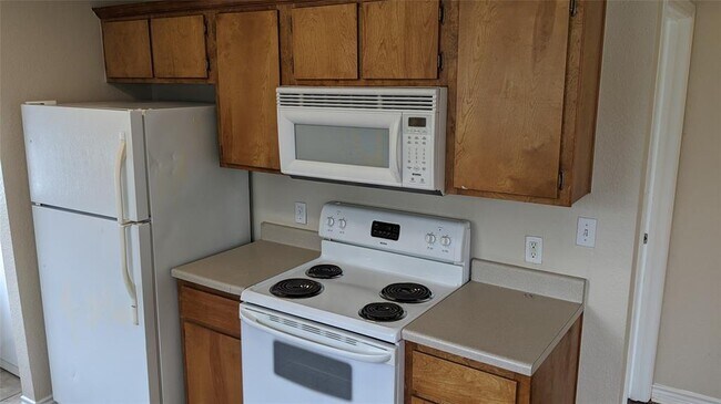 Building Photo - 114 Sendero Dr