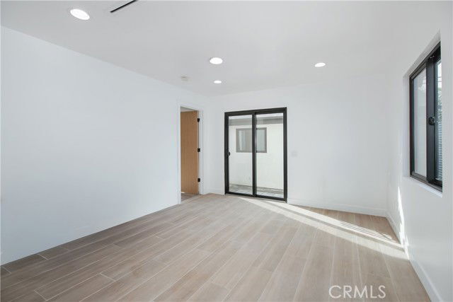 Building Photo - 8143 Hazeltine Ave