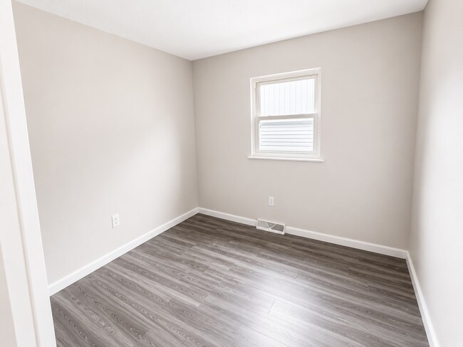 Building Photo - Beautifully Renovated 4BR Retreat with Spacious Yard in North Columbus