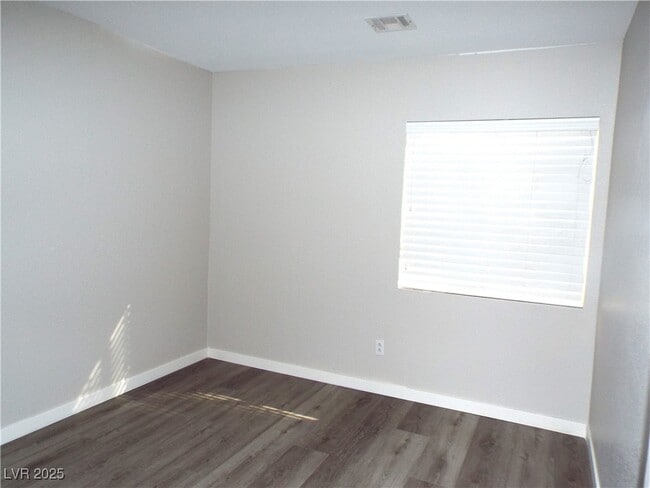 Building Photo - 648 E Sole Addiction Ave