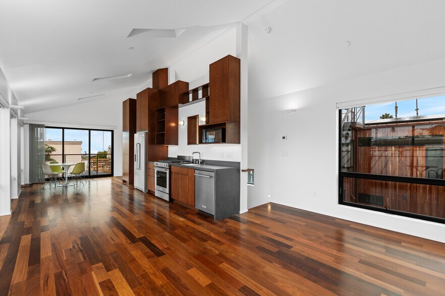 Great room facing west. - 4638 Del Monte Ave