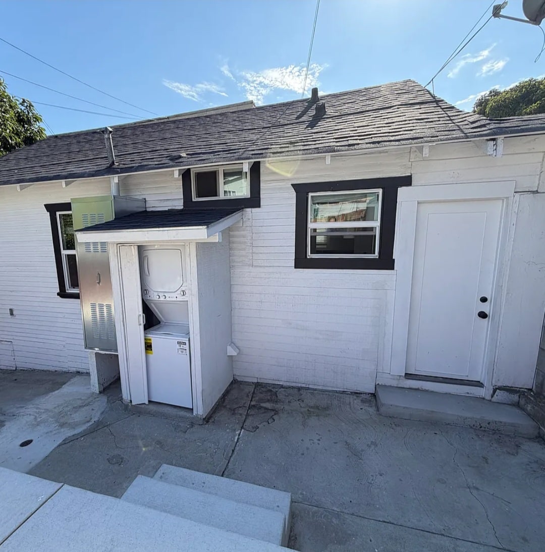 Building Photo - 611 Belmont Ave