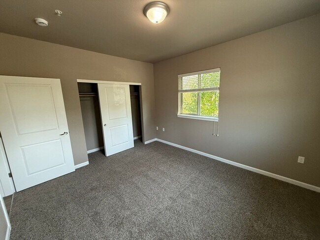 Building Photo - 4225 Hawthorne Ave NE