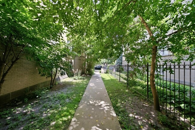 Building Photo - 6316 N Artesian Ave