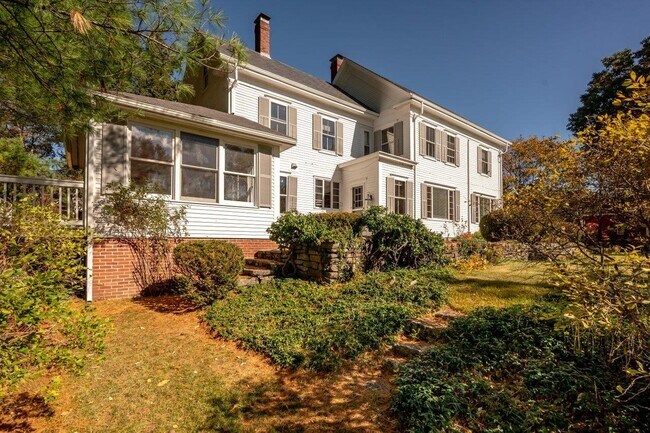 Building Photo - 110 Exeter Rd