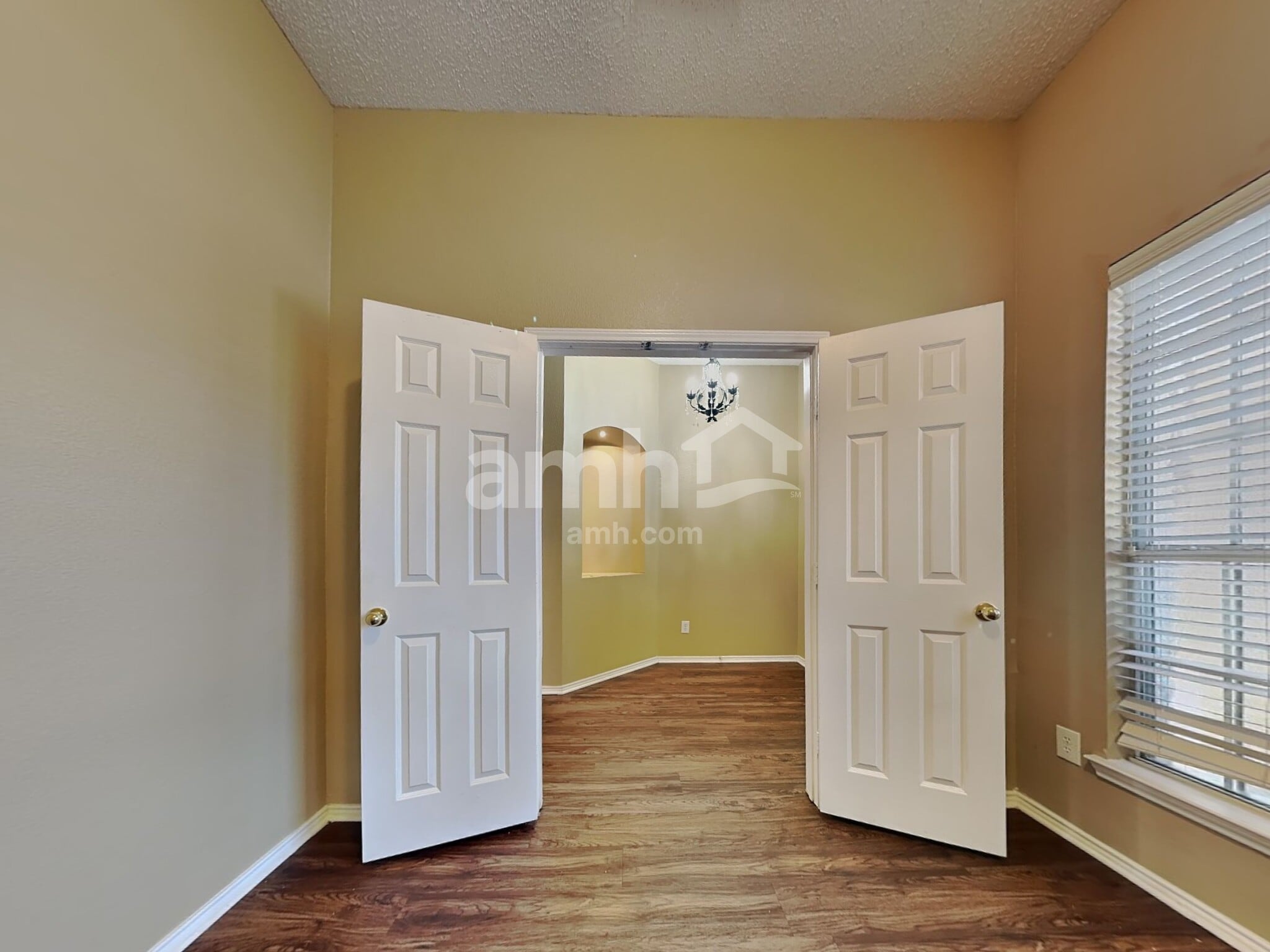 Building Photo - 7716 Parkwood Plaza Dr