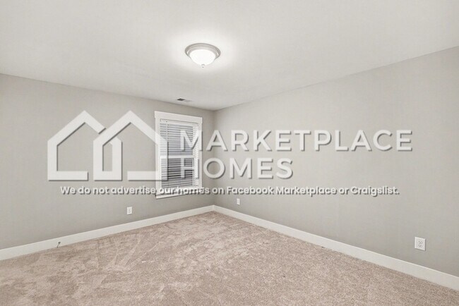 Building Photo - 122 Valley View St