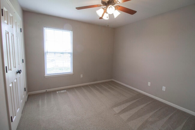 Building Photo - 5000 Derby Ridge Dr