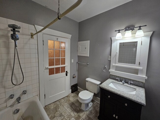 Building Photo - Beautiful Home on South Hill